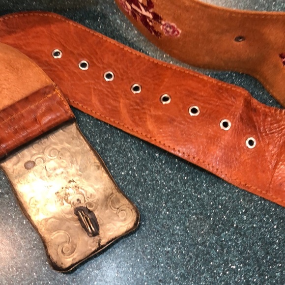 Women's Leather Belt Floral design - Picture 5 of 16